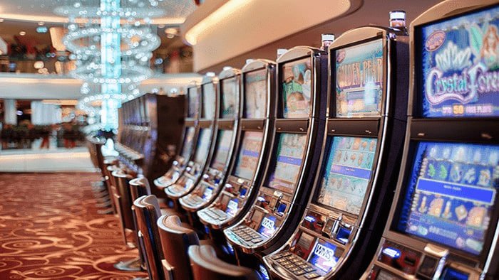 Meja live casino ezi88 dengan dealer profesional yang mengalirkan permainan secara langsung